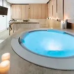 Hotell Lajadira & 4*