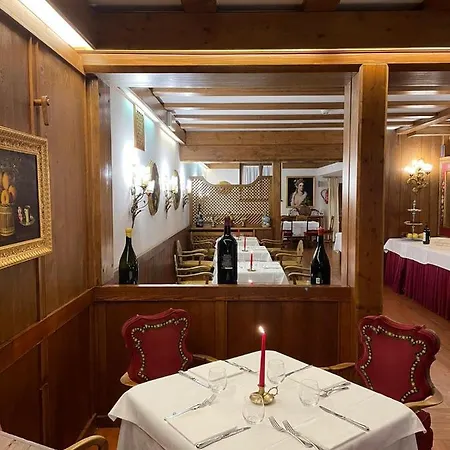 Отель Lajadira & 4*