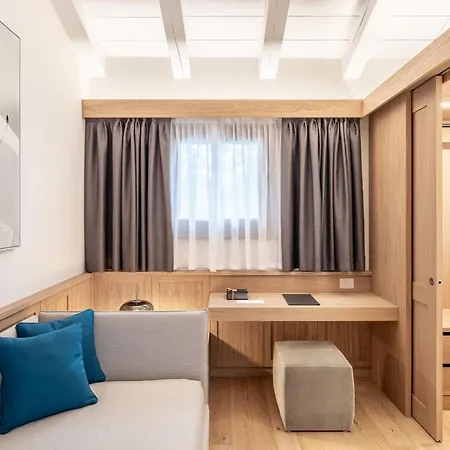 Hotel Lajadira & 4*