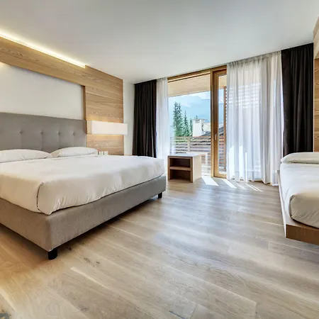 Lajadira & Отель