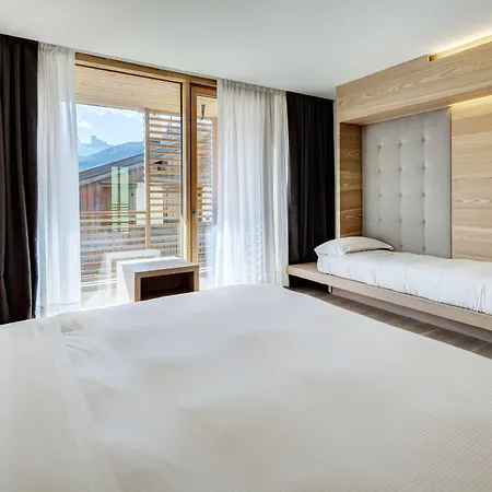 Lajadira & Otel