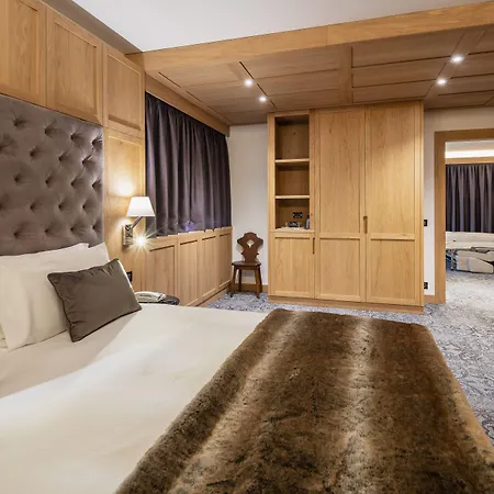 Lajadira & 4* 코르티나 담페조