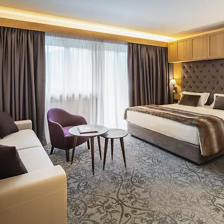 호텔 Lajadira & 코르티나 담페조