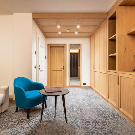 호텔 Lajadira & 코르티나 담페조