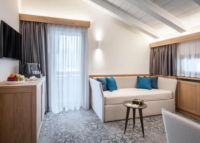 Lajadira & Hotel 4*
