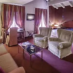 Hotel Lajadira &