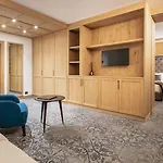Lajadira & Hotel 4*