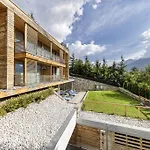 Hotel Lajadira &