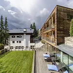 Lajadira & Hotel Cortina d'Ampezzo