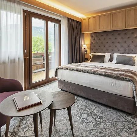 Lajadira & Hotel 4*