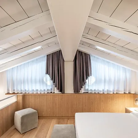 Lajadira & Otel Cortina dʼAmpezzo