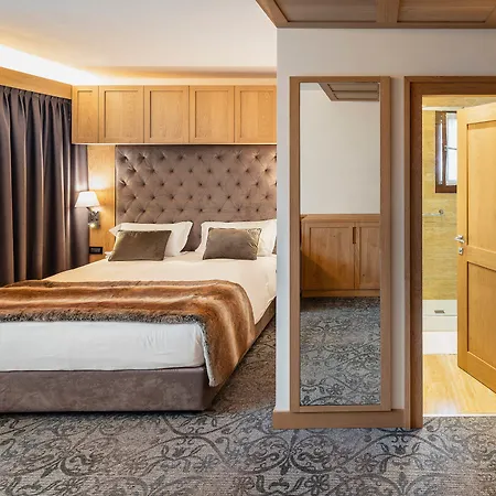 Otel Lajadira &
