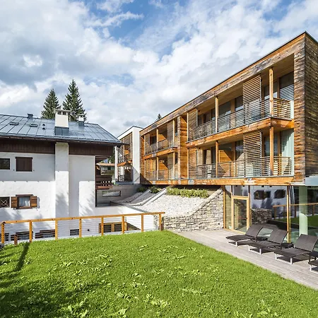 Otel Lajadira & 4*