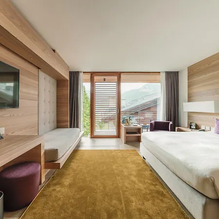 Otel Lajadira &