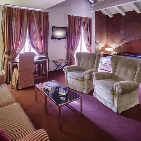 Otel Lajadira &