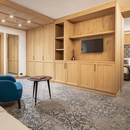 Lajadira & Otel 4*