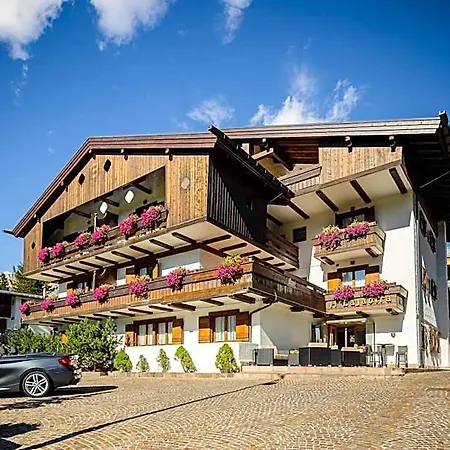 Lajadira & Hotel Cortina dʼAmpezzo