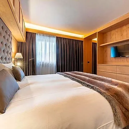 Hotel Lajadira &