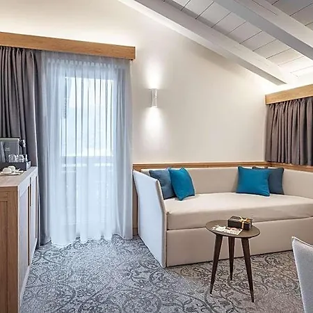 Hotel Lajadira & 4*