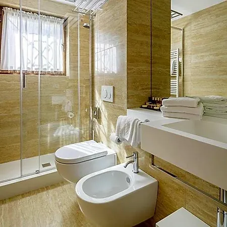 Otel Lajadira &