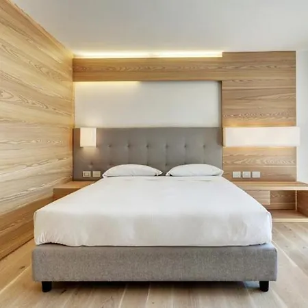 Otel Lajadira & 4*