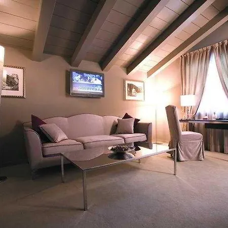 Lajadira & Hotel 4*