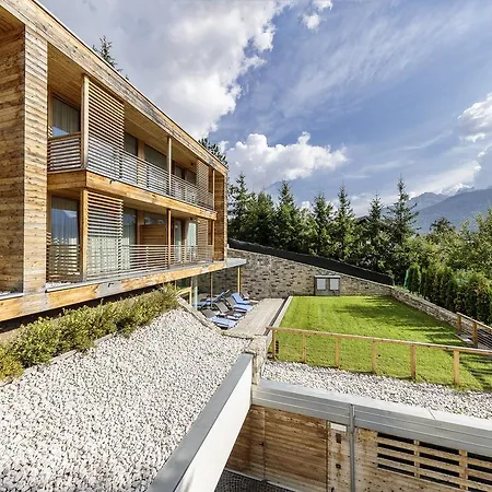 Hotel Lajadira &