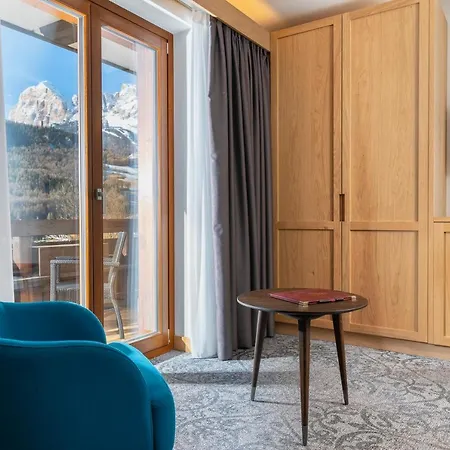 Lajadira & Hotel Cortina dʼAmpezzo