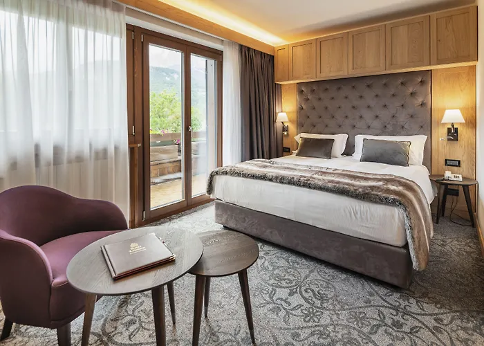 Lajadira & Hotel 4*