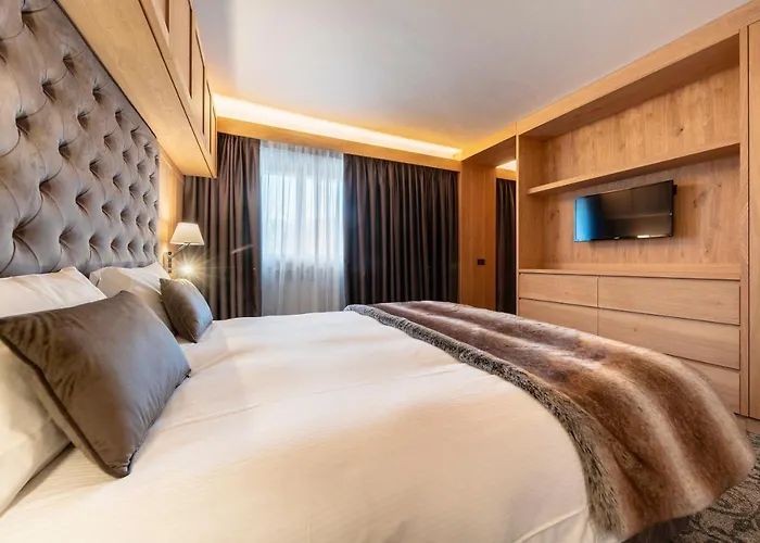 Lajadira & Hotel 4*